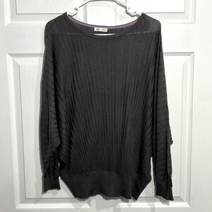 ovla by Olive and Vine Women’s gray dolman sleeve ridged top - size Medium